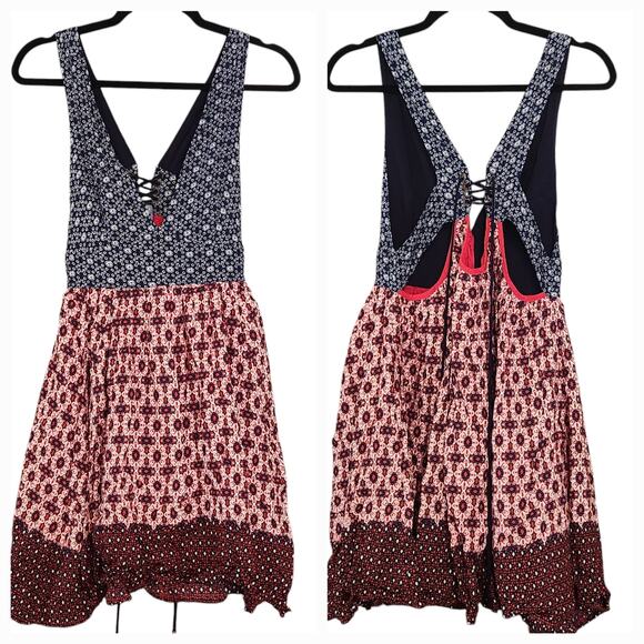 Lulus La Vie en Roses Floral Mini Dress. Deep V, tie in back & full skirt Sz M - Picture 1 of 15
